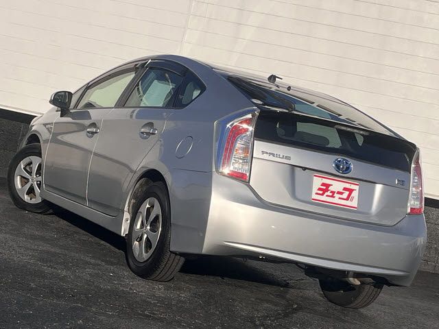 TOYOTA PRIUS 2012 Image 31