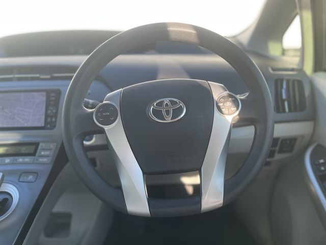 TOYOTA PRIUS 2012 Image 31