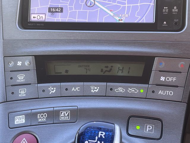 TOYOTA PRIUS 2012 Image 31