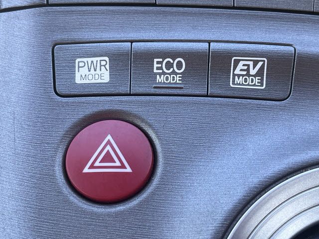 TOYOTA PRIUS 2012 Image 31