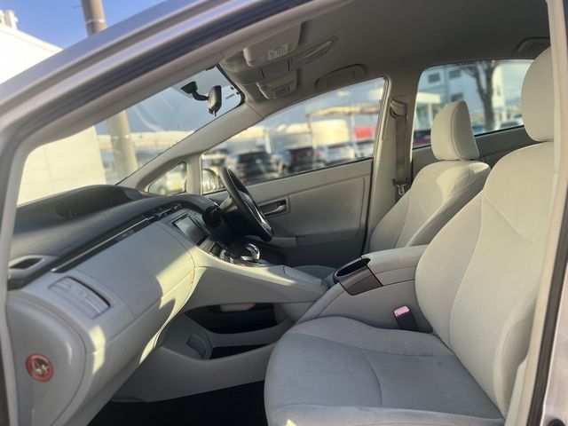 TOYOTA PRIUS 2012 Image 31