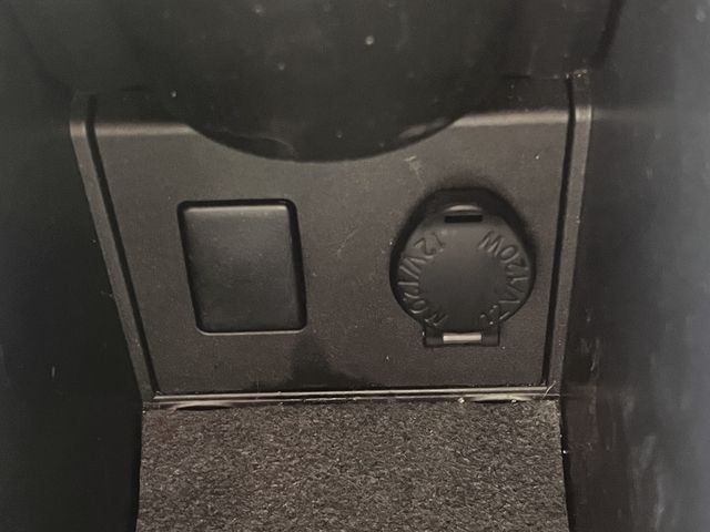 TOYOTA PRIUS 2012 Image 31