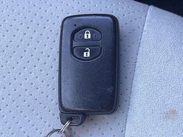 TOYOTA PRIUS 2012 Image 31