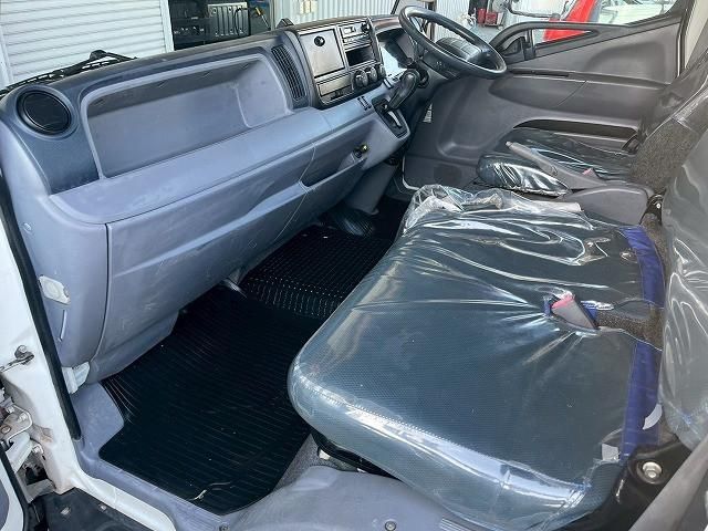 MITSUBISHI CANTER 2013 Image 31