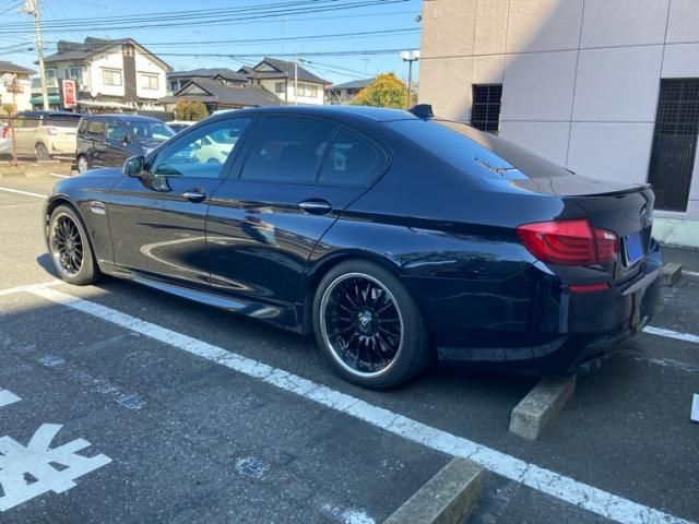 BMW 5SERIES SEDAN 2011 Image 31