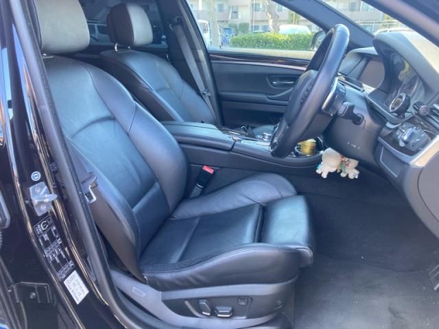 BMW 5SERIES SEDAN 2011 Image 31