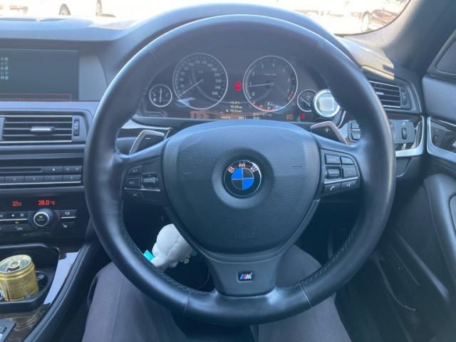 BMW 5SERIES SEDAN 2011 Image 31