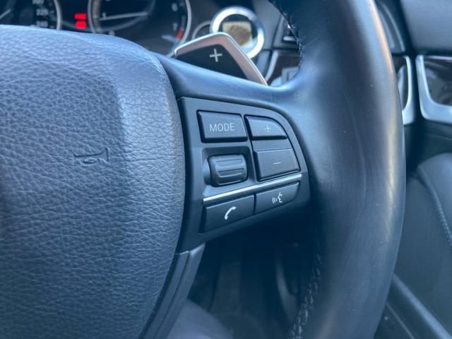 BMW 5SERIES SEDAN 2011 Image 31