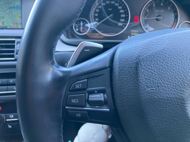 BMW 5SERIES SEDAN 2011 Image 31