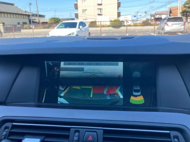 BMW 5SERIES SEDAN 2011 Image 31