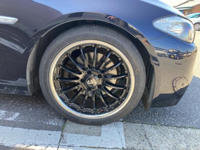 BMW 5SERIES SEDAN 2011 Image 31