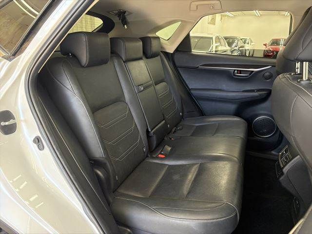 TOYOTA LEXUS NX300H 2020 Image 31