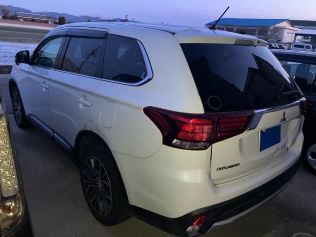 MITSUBISHI OUTLANDER 2WD 2015 Image 31