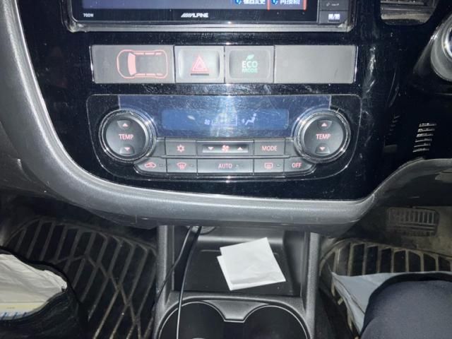 MITSUBISHI OUTLANDER 2WD 2015 Image 31