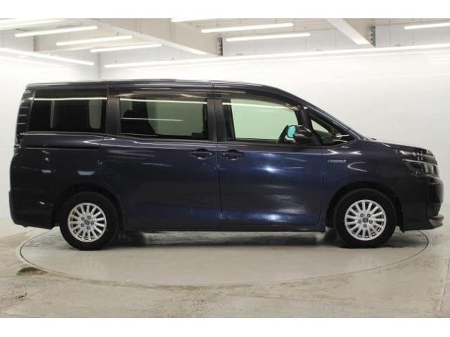 TOYOTA VOXY HYBRID 2014 Image 31