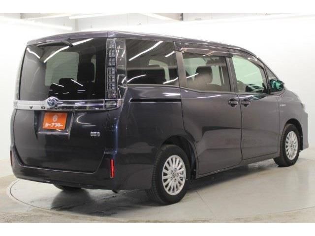 TOYOTA VOXY HYBRID 2014 Image 31