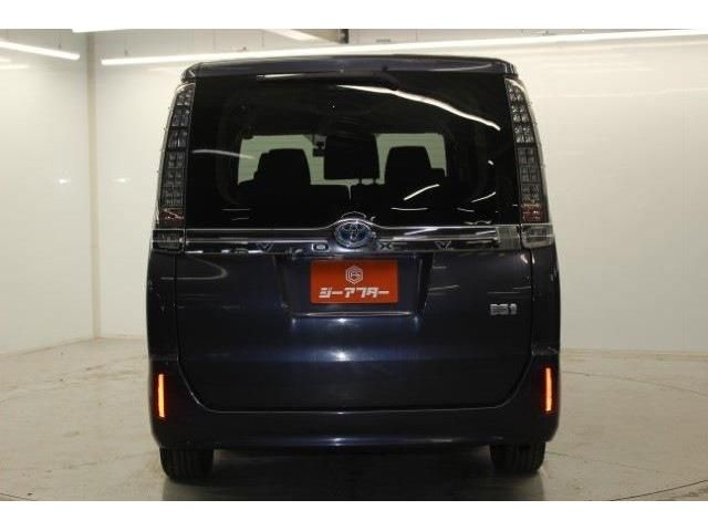 TOYOTA VOXY HYBRID 2014 Image 31