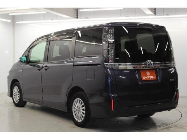 TOYOTA VOXY HYBRID 2014 Image 31