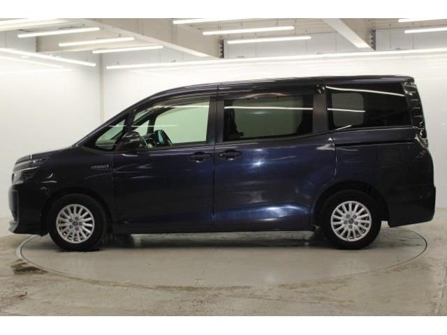 TOYOTA VOXY HYBRID 2014 Image 31