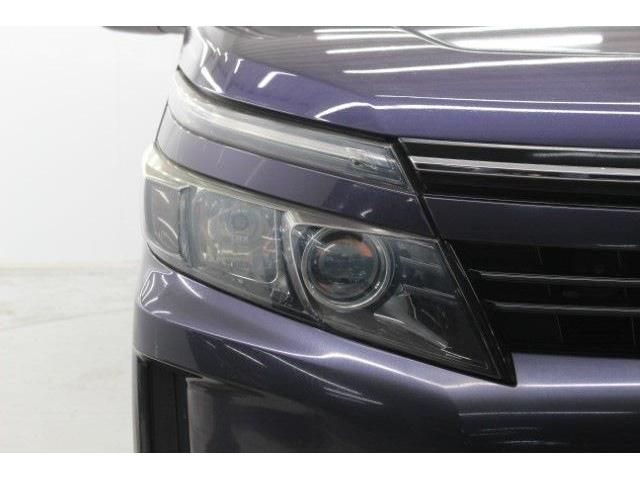 TOYOTA VOXY HYBRID 2014 Image 31