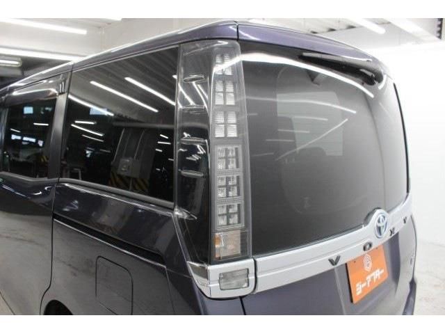 TOYOTA VOXY HYBRID 2014 Image 31