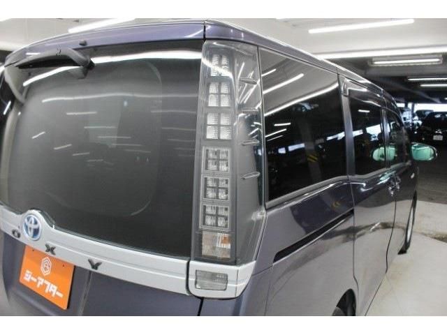 TOYOTA VOXY HYBRID 2014 Image 31