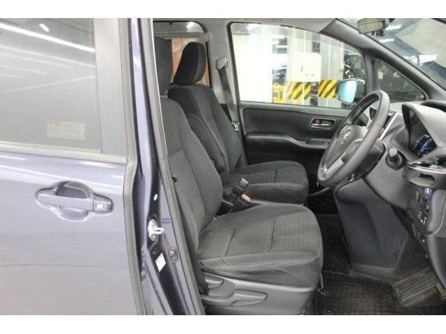 TOYOTA VOXY HYBRID 2014 Image 31