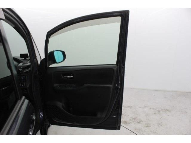 TOYOTA VOXY HYBRID 2014 Image 31