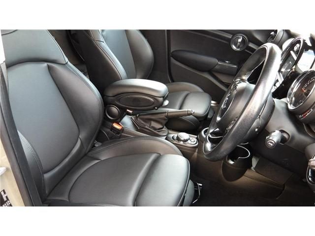 BMW MINI COOPER 5DOOR 2018 Image 31