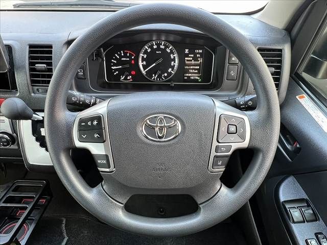 TOYOTA HIACE COMMUTER 2023 Image 31