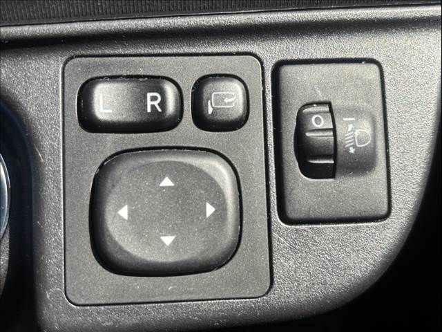 TOYOTA AQUA 2015 Image 31