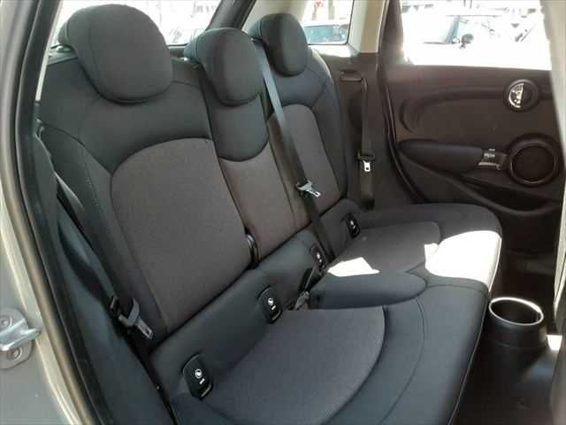 BMW MINI COOPER D 5DOOR 2019 Image 31