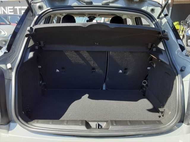 BMW MINI COOPER D 5DOOR 2019 Image 31