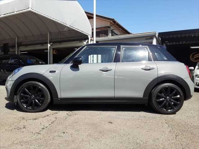 BMW MINI COOPER D 5DOOR 2019 Image 31