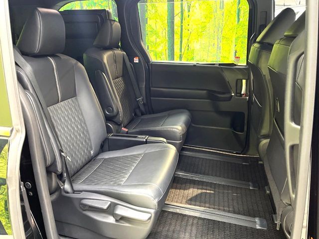 TOYOTA NOAH HYBRID 2023 Image 31