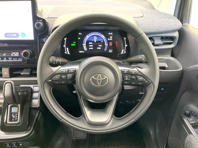 TOYOTA SIENTA HYBRID 2025 Image 31