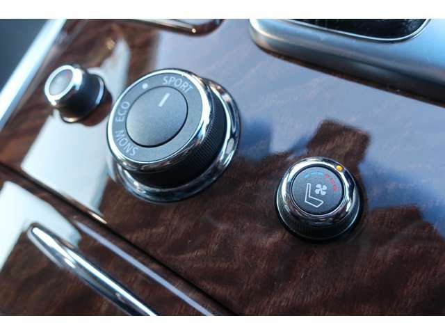 NISSAN FUGA 2015 Image 31