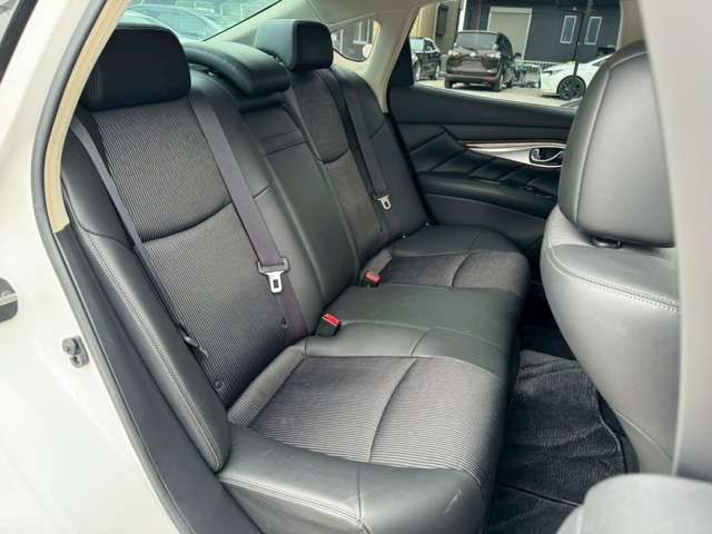 NISSAN FUGA 2010 Image 31