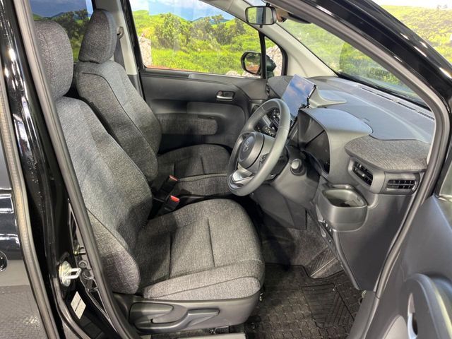 TOYOTA SIENTA HYBRID 2025 Image 31