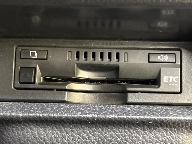 TOYOTA VOXY HYBRID 2018 Image 31