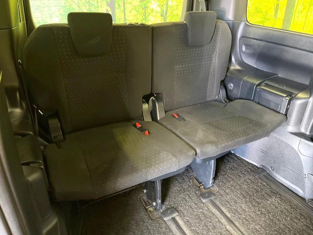 TOYOTA VOXY HYBRID 2018 Image 31