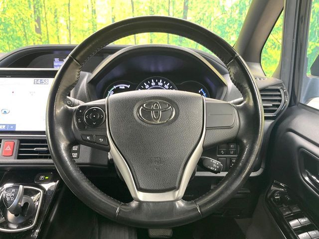 TOYOTA VOXY HYBRID 2018 Image 31