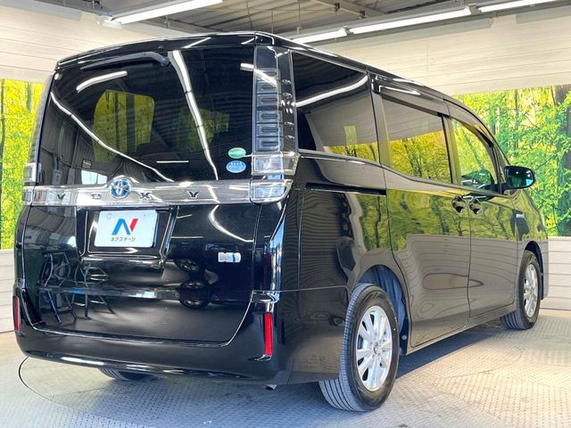 TOYOTA VOXY HYBRID 2018 Image 31