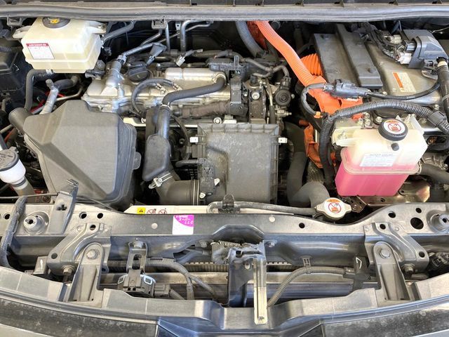 TOYOTA VOXY HYBRID 2018 Image 31