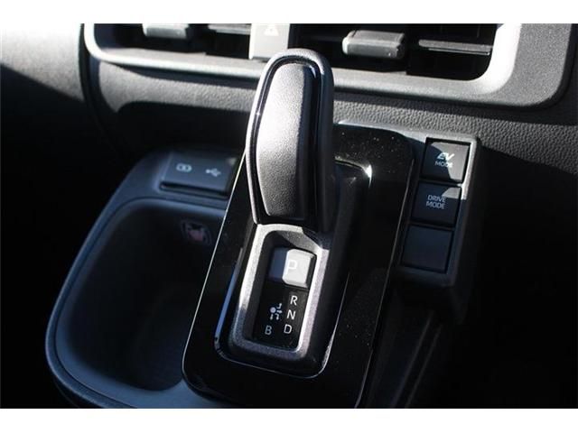 TOYOTA SIENTA HYBRID 2025 Image 31