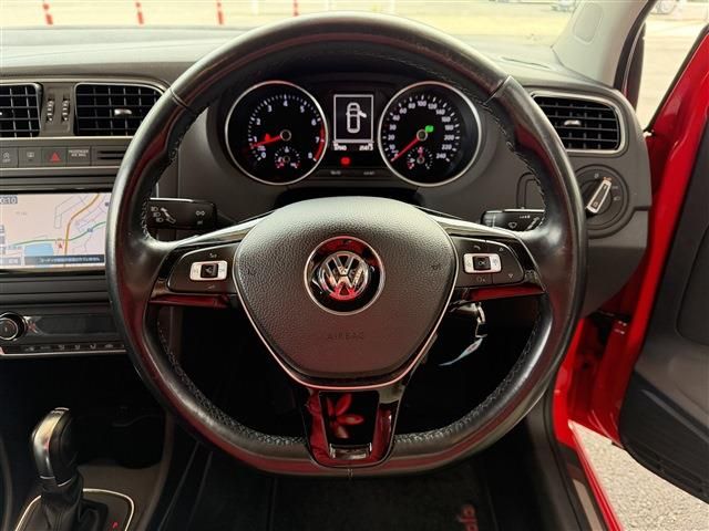 VOLKSWAGEN POLO 2018 Image 31