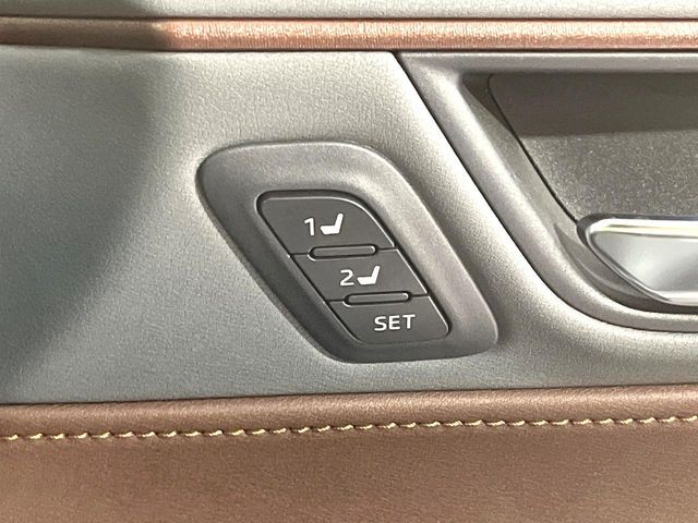 TOYOTA HARRIER HYBRID 2023 Image 31