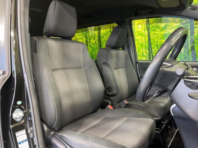 TOYOTA VOXY 4WD 2018 Image 31