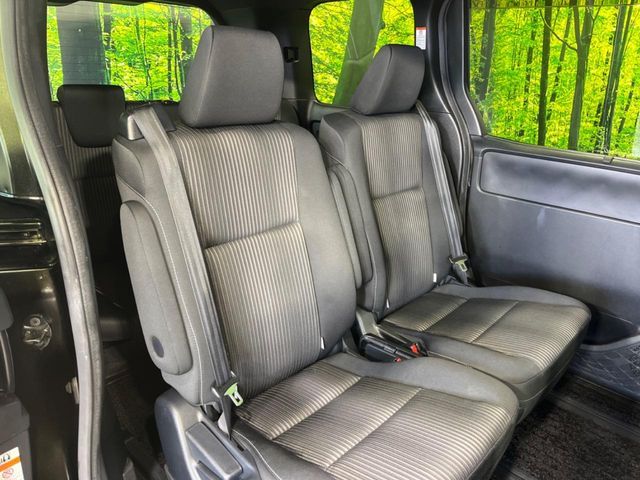 TOYOTA VOXY 4WD 2018 Image 31