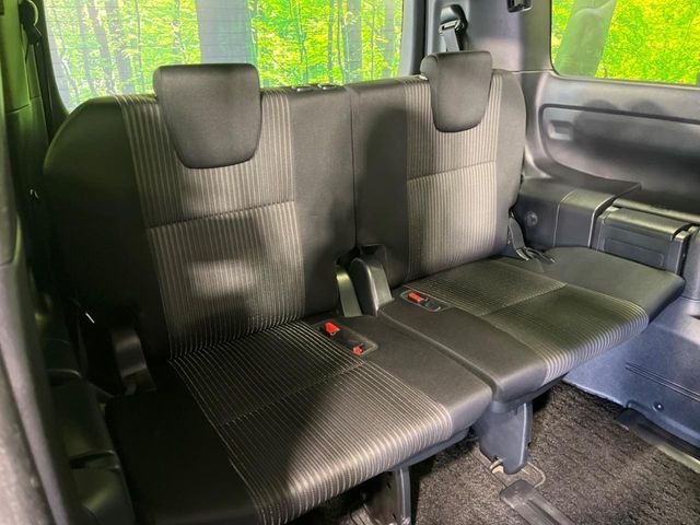 TOYOTA VOXY 4WD 2018 Image 31